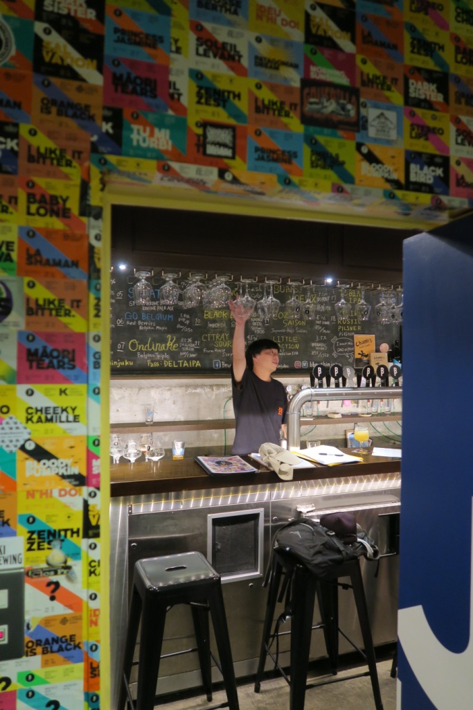 Brussels Beer Project Shinjuku : vue du bar depuis... les toilettes! - (c) Emmanuel Gillard - Projet Amertume