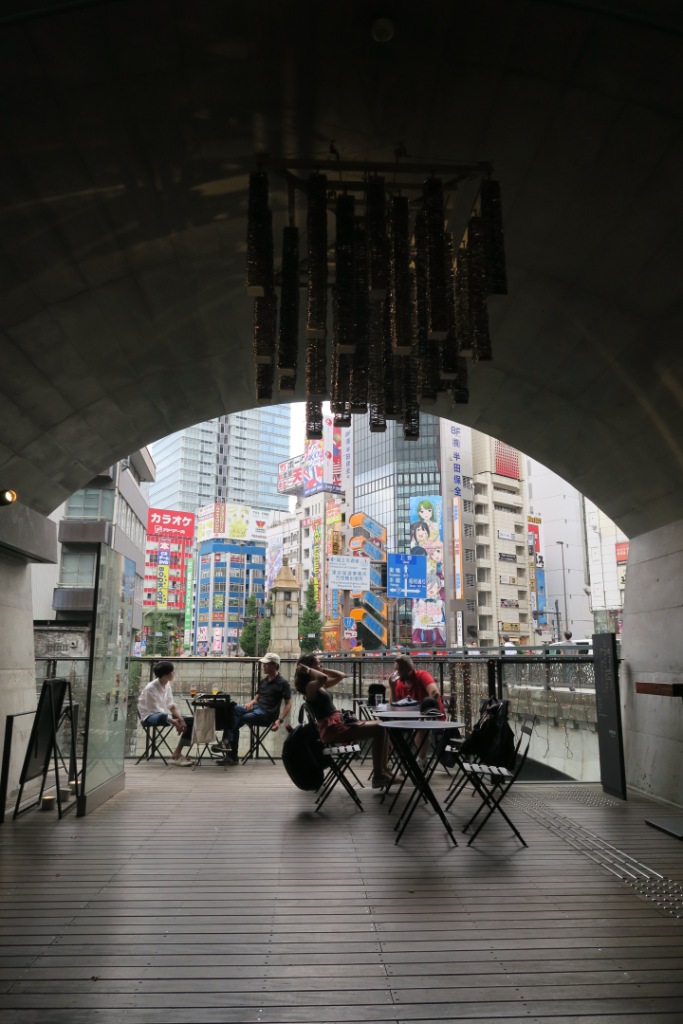 Hitachino Brewing Lab : la terrasse donne sur la rivire Kanda-gawa et le quartier d'Akihabara - (c) Emmanuel Gillard - Projet Amertume
