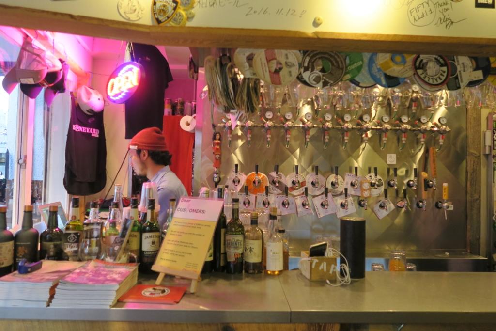 Tap Stand Craft Beer & Pizza : vue du bar - (c) Emmanuel Gillard - Projet Amertume
